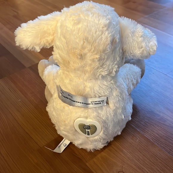 Swaddle Me Baby Lamb Sheep Musical
Mommie's Melodies Soother Crib
Hangable Plush - Picture 2 of 4